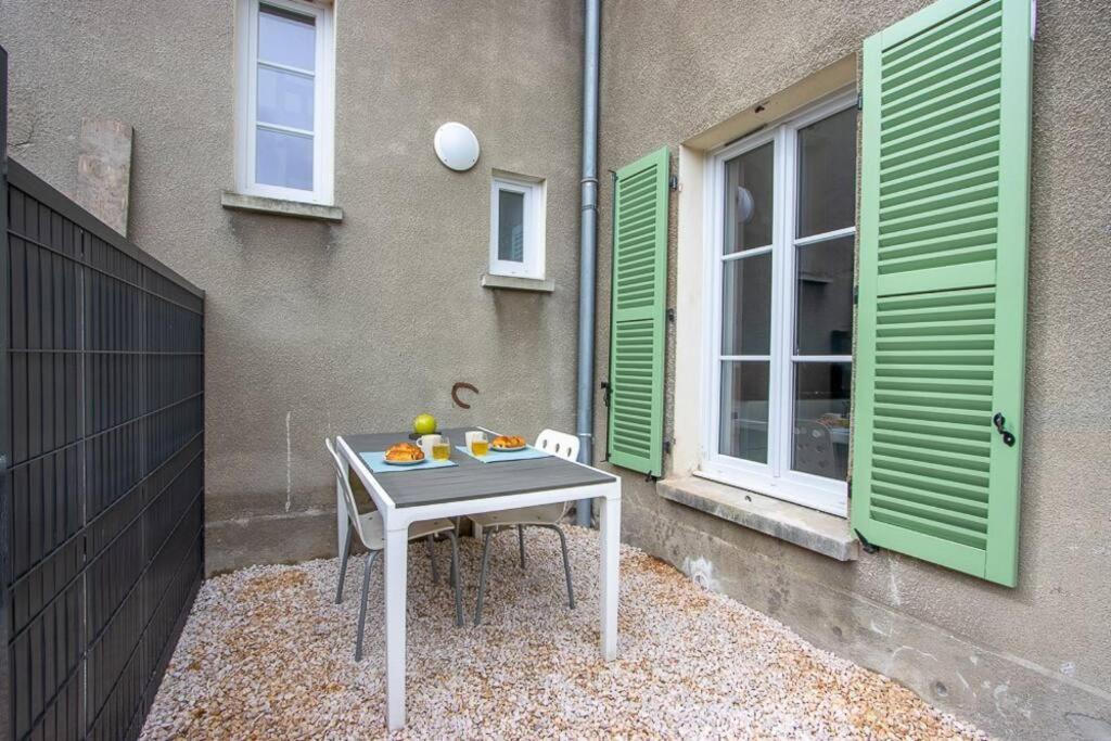 Appartement Avec Terrasse Et Parking, A Meaux Exterior photo